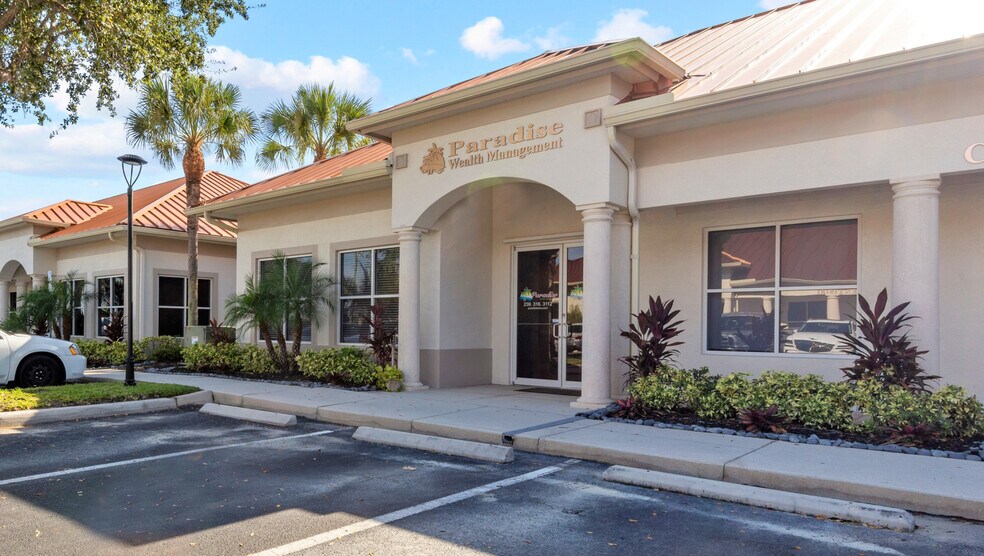 12272 Tamiami Trl E, Naples, FL à vendre - Photo du bâtiment - Image 2 de 15