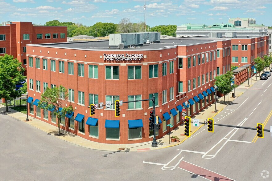 101 W Vandalia St, Edwardsville, IL à louer - Photo du bâtiment - Image 1 de 11
