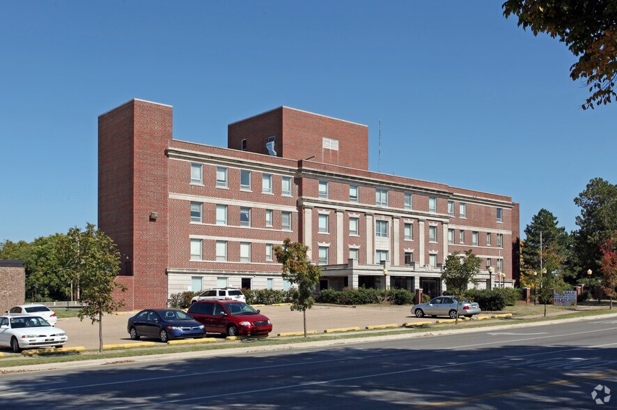 412 SE Frank Phillips Blvd, Bartlesville, OK à vendre - Photo du bâtiment - Image 2 de 12