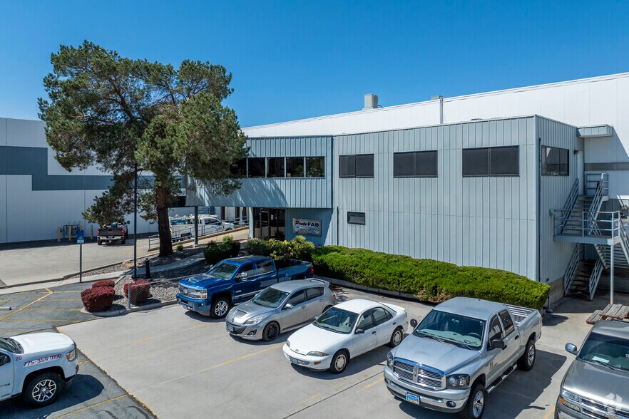 685 E Glendale Ave, Sparks, NV à vendre - Photo du bâtiment - Image 2 de 12