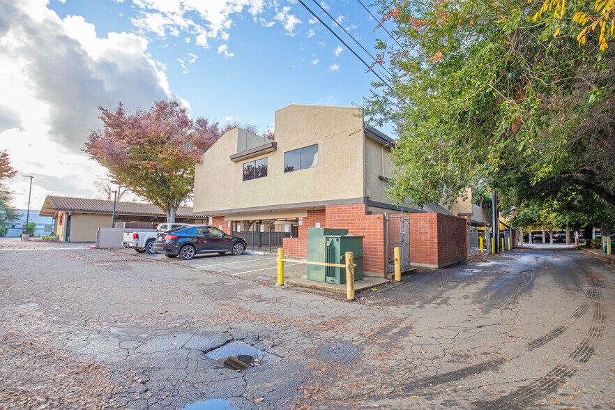 1219 30th St, Sacramento, CA for lease - Building Photo - Image 2 of 20