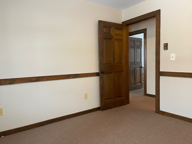 1160 Putnam Pike, Chepachet, RI à louer - Photo principale - Image 3 de 16