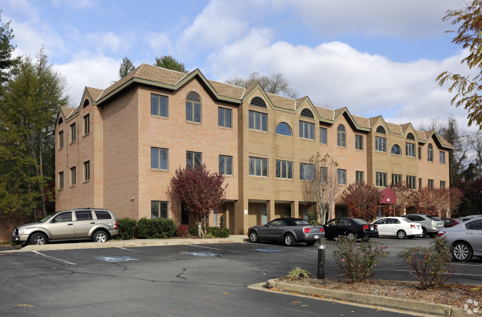 243 Church St, Vienna, VA for lease Building Photo- Image 1 of 18