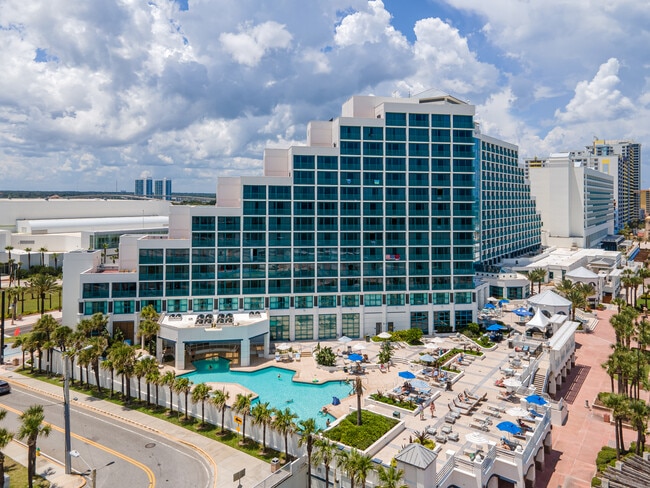 Plus de détails pour 100 N Atlantic Ave, Daytona Beach, FL - Commerce de détail à louer