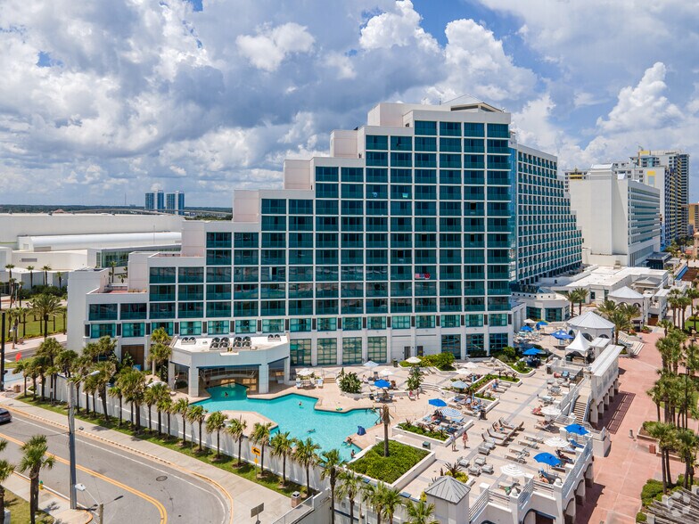 100 N Atlantic Ave, Daytona Beach, FL à louer - Photo principale - Image 1 de 7