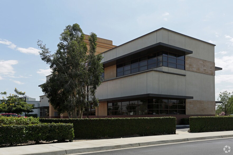 8047 Day Creek Blvd, Rancho Cucamonga, CA à louer - Photo du bâtiment - Image 3 de 5