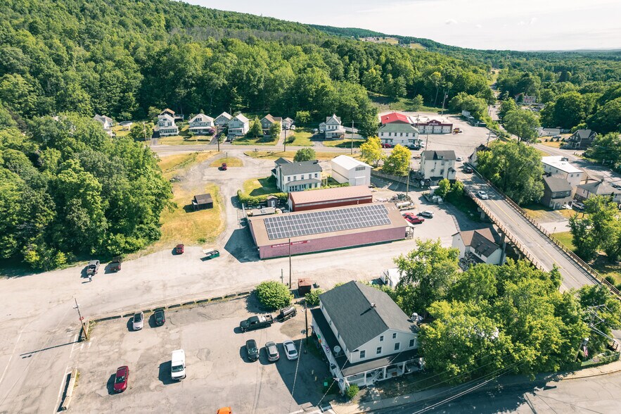 10 Wallace St, Otisville, NY à vendre - Photo du bâtiment - Image 3 de 23