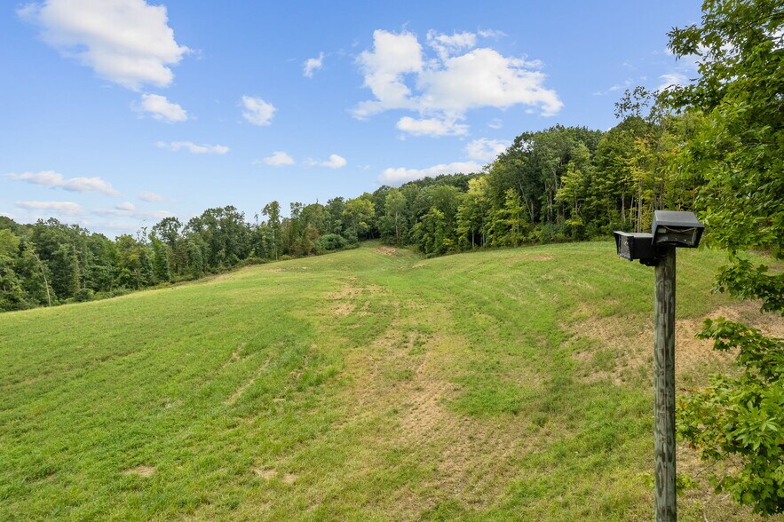 27 McIlvaine Rd, Bentleyville, PA à louer - Photo du bâtiment - Image 3 de 12