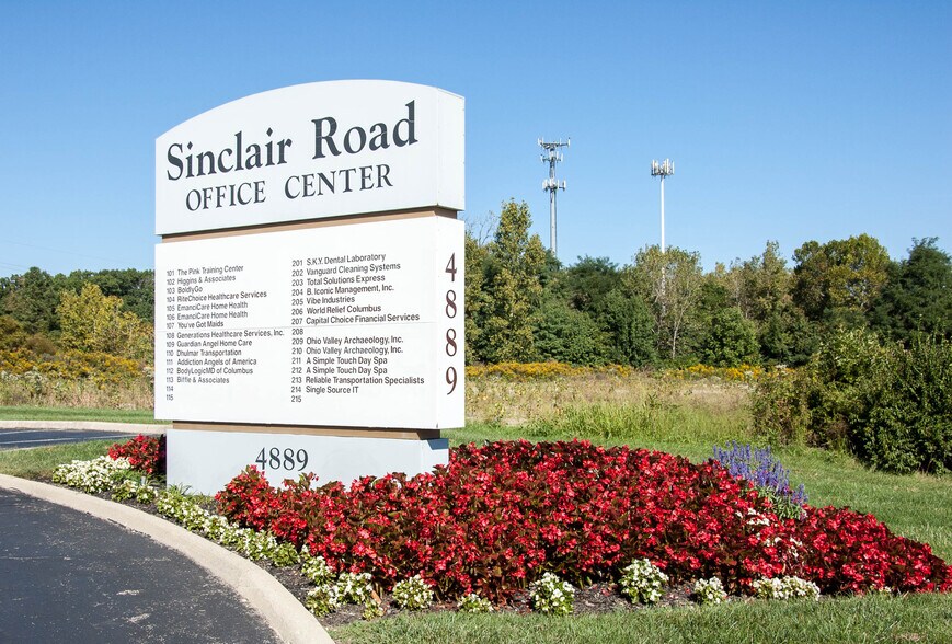4889 Sinclair Rd, Columbus, OH à louer - Photo du bâtiment - Image 3 de 9