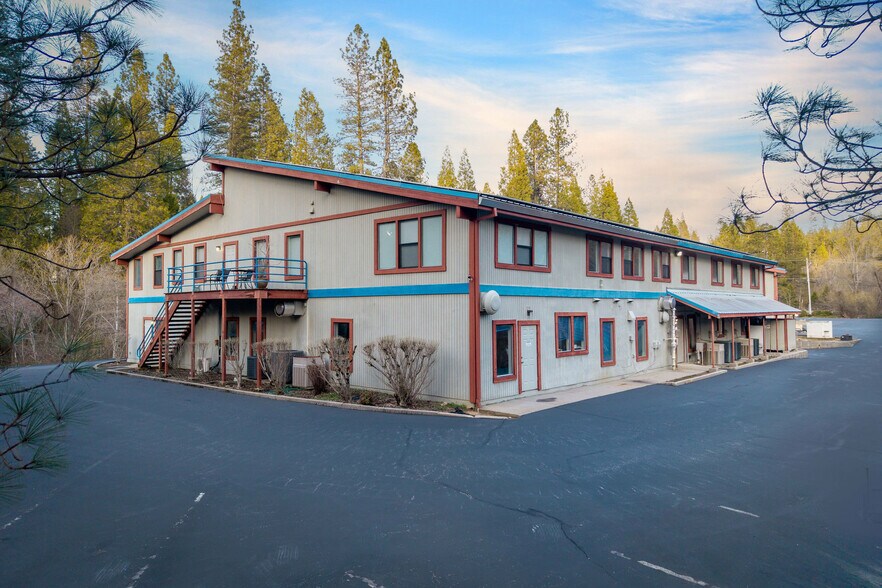 870 Gold Flat Rd, Nevada City, CA à louer - Photo du bâtiment - Image 3 de 77