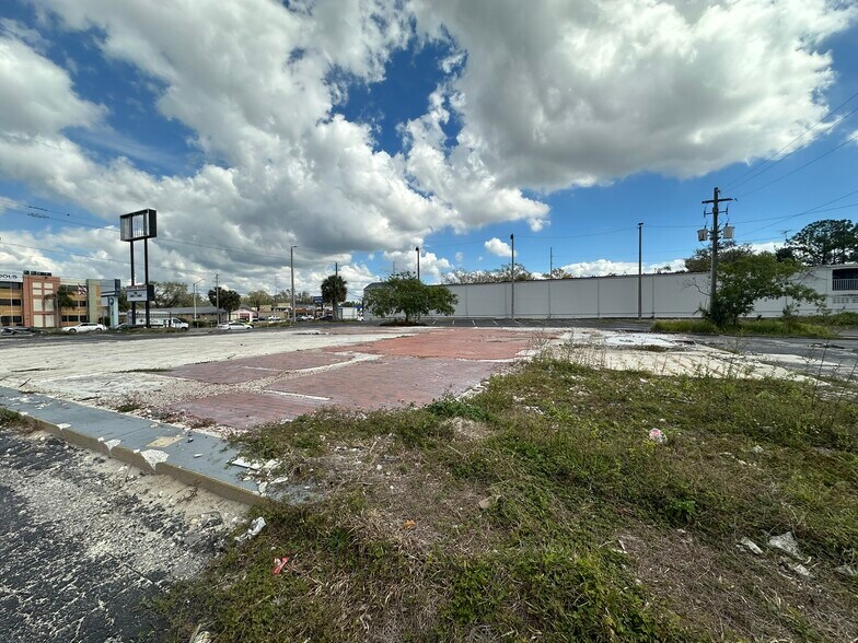 2401 E Busch Blvd, Tampa, FL à vendre - Autre - Image 2 de 6