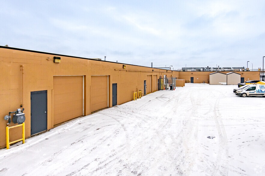 10104-10122 175 St NW, Edmonton, AB for lease - Building Photo - Image 3 of 3