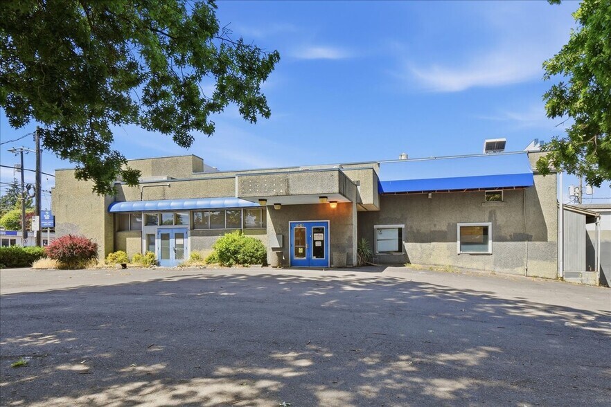 10310 Aurora Ave N, Seattle, WA à vendre - Photo du bâtiment - Image 2 de 31