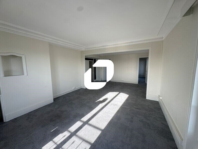 Office in Bourg-la-Reine for lease - Interior Photo - Image 3 of 8