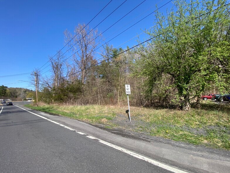 1066 NY-32, Rosendale, NY à louer - Photo du bâtiment - Image 2 de 4