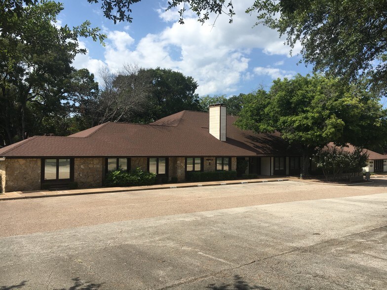 4515 Lake Shore Dr, Waco, TX à vendre - Photo du bâtiment - Image 1 de 14