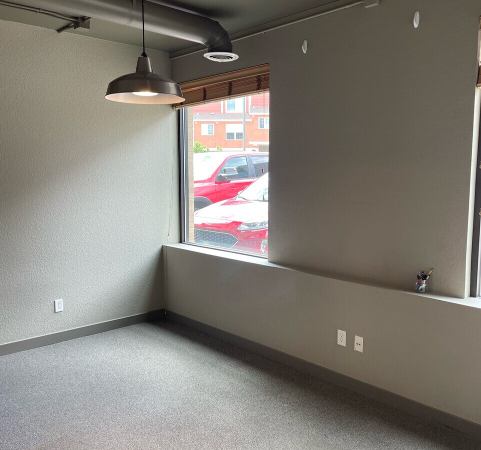 950 Laramie Blvd, Boulder, CO 80304 - Unit D -  - Interior Photo - Image 2 of 4