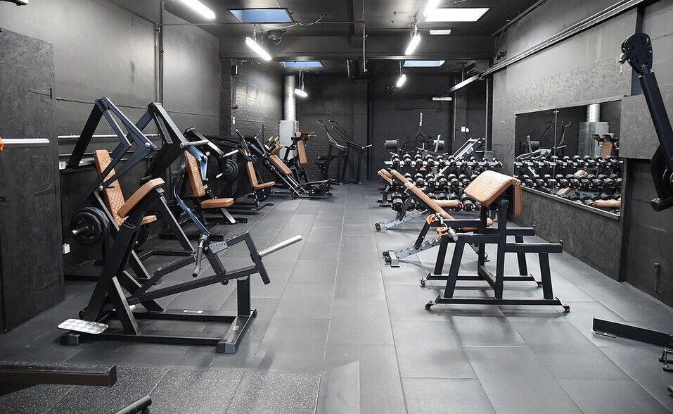 96-98 High St, Annan à vendre - Photo du bâtiment - Image 3 de 16