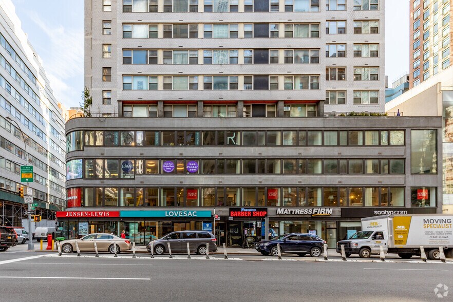 969 Third Ave, New York, NY à louer - Photo du bâtiment - Image 2 de 7