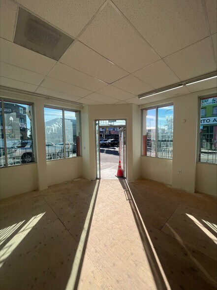 4531 Whittier Blvd, Los Angeles, CA à louer - Photo du bâtiment - Image 2 de 7