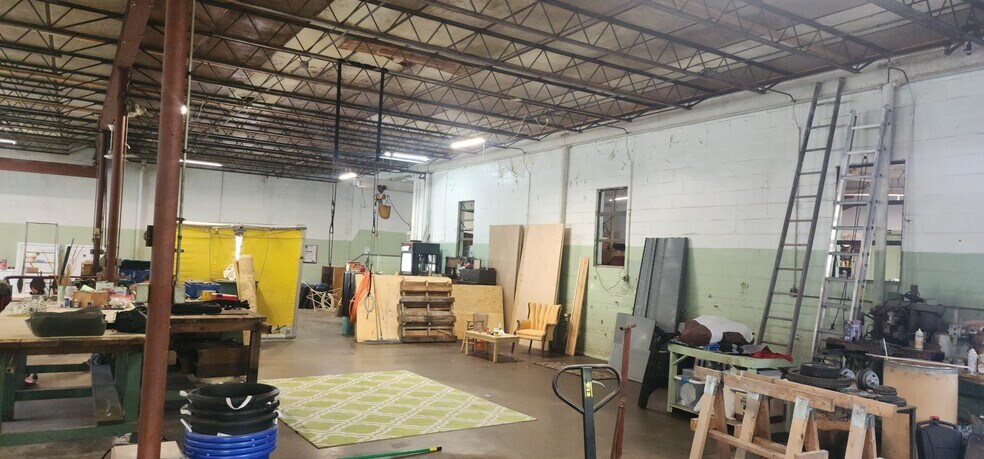 140 Baker St, Coloma, MI à vendre - Photo du bâtiment - Image 3 de 4