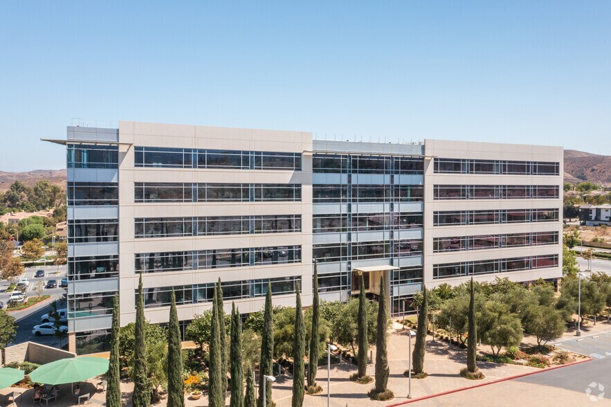 4160 Temescal Canyon Rd, Corona, CA à louer - Photo du bâtiment - Image 2 de 9