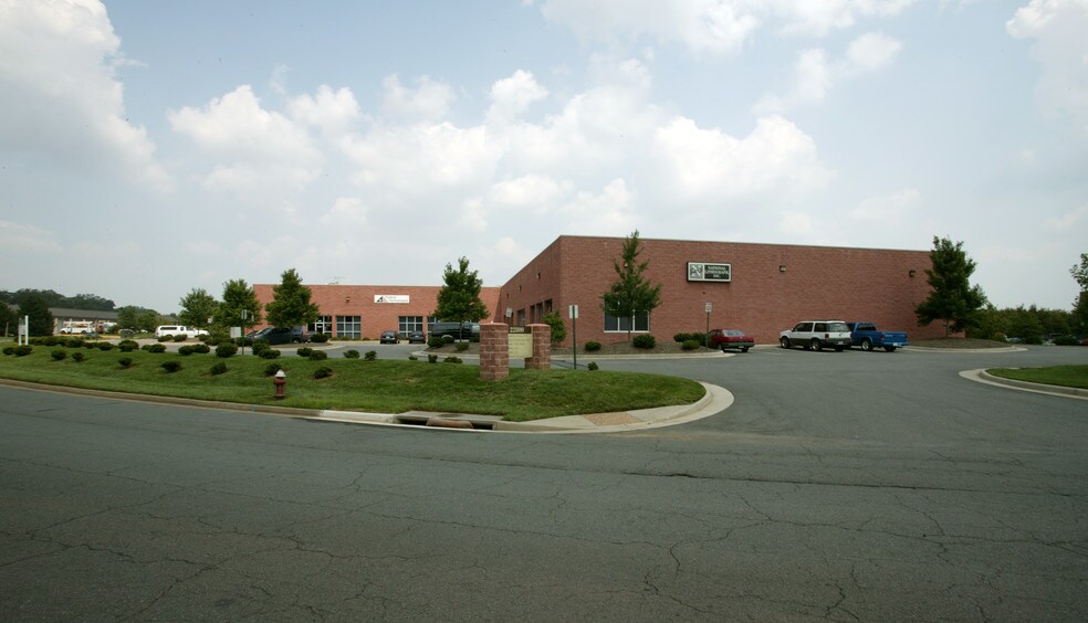 22800 Executive Dr, Dulles Town Center, VA à louer - Photo du bâtiment - Image 2 de 6