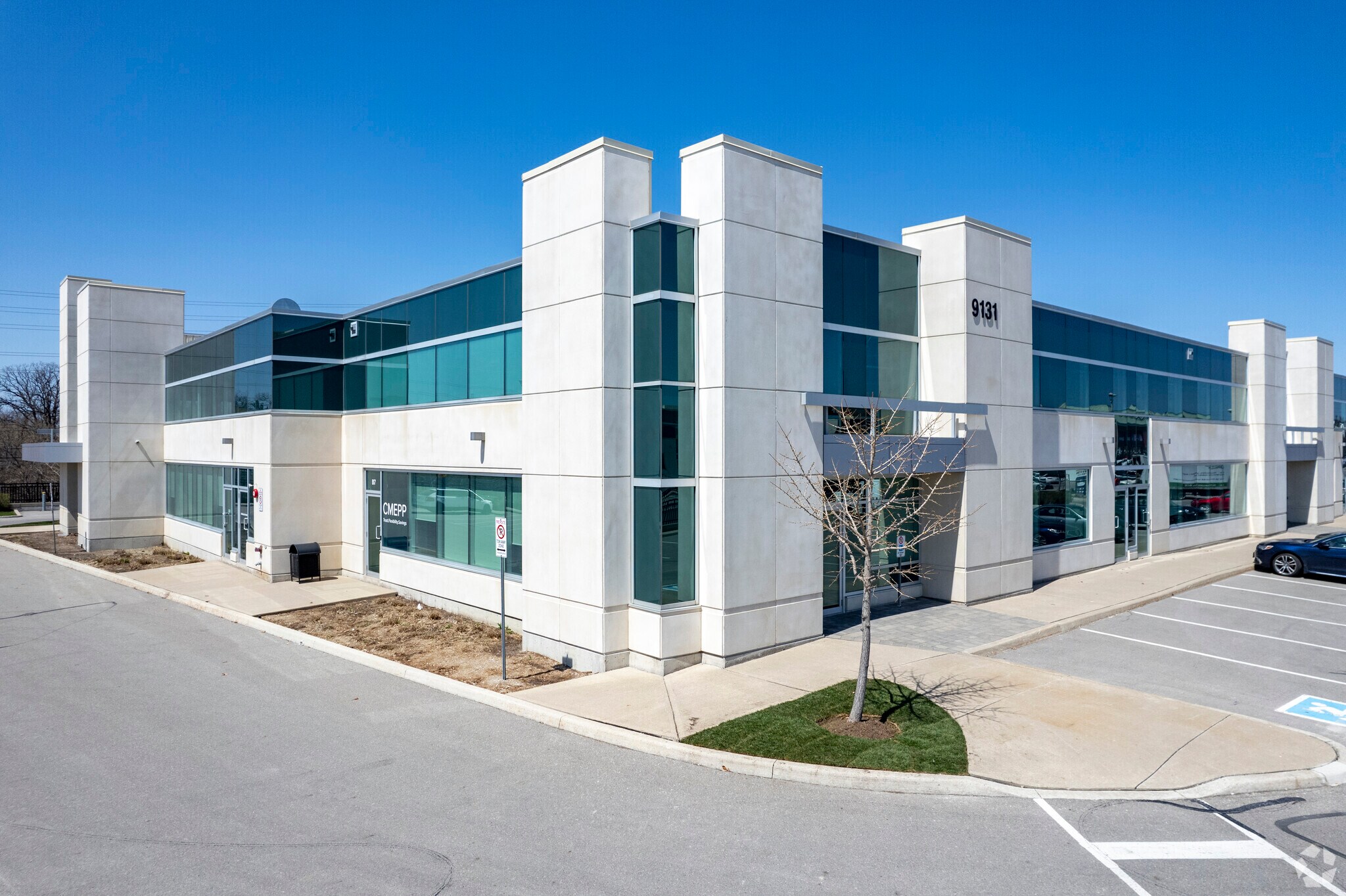 9131 Keele St, Vaughan, ON à louer Photo du bâtiment- Image 1 de 21