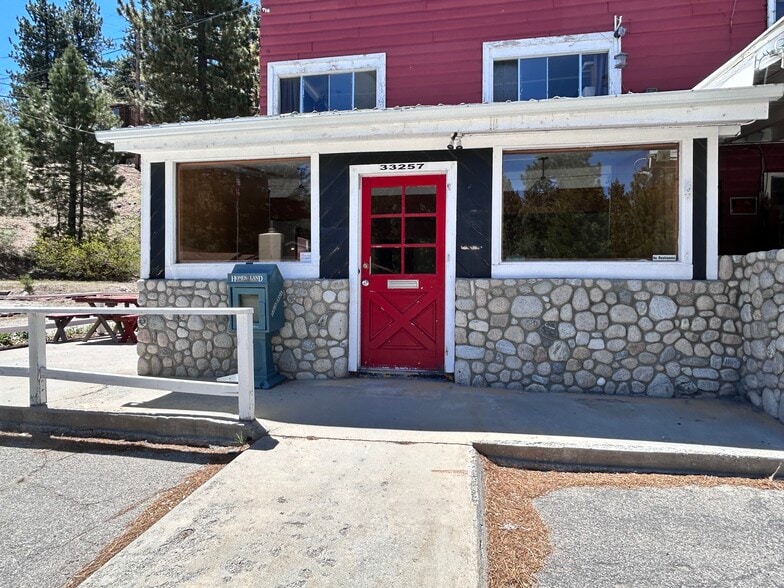 33257-33271 Green Valley Lake Rd, Green Valley Lake, CA for lease - Building Photo - Image 2 of 24