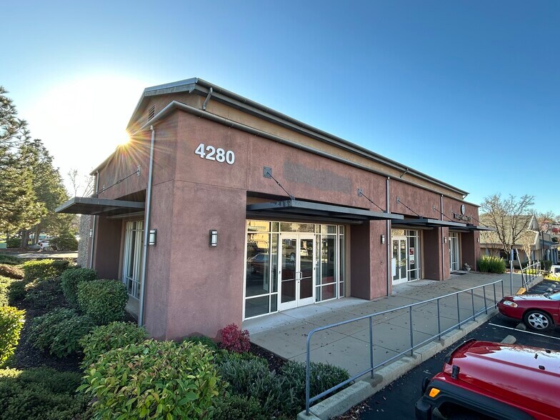 4280 Golden Center Dr, Placerville, CA à vendre - Photo du bâtiment - Image 1 de 14