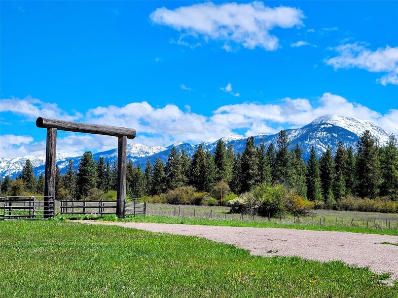 2 Creek Ln, Charlo, MT for sale - Primary Photo - Image 1 of 3