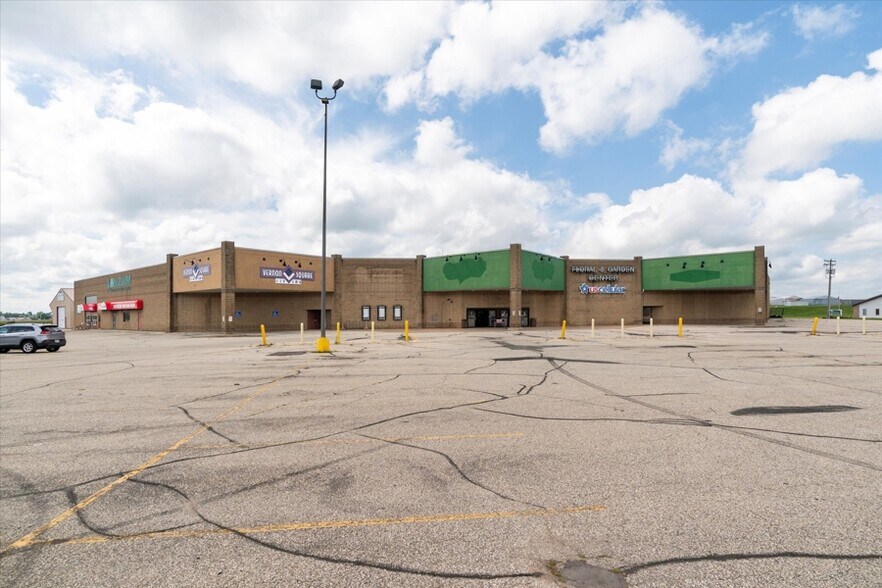 1230 N Main St, Viroqua, WI à vendre - Photo du bâtiment - Image 2 de 41