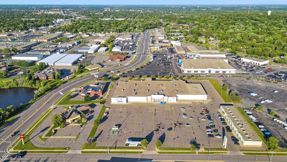 250 33rd Ave S, Saint Cloud, MN for lease - Building Photo - Image 2 of 18