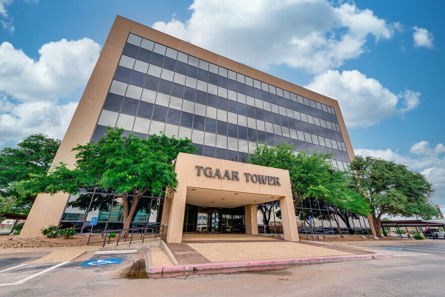 24 Smith Rd, Midland, TX à louer - Photo du bâtiment - Image 1 de 14