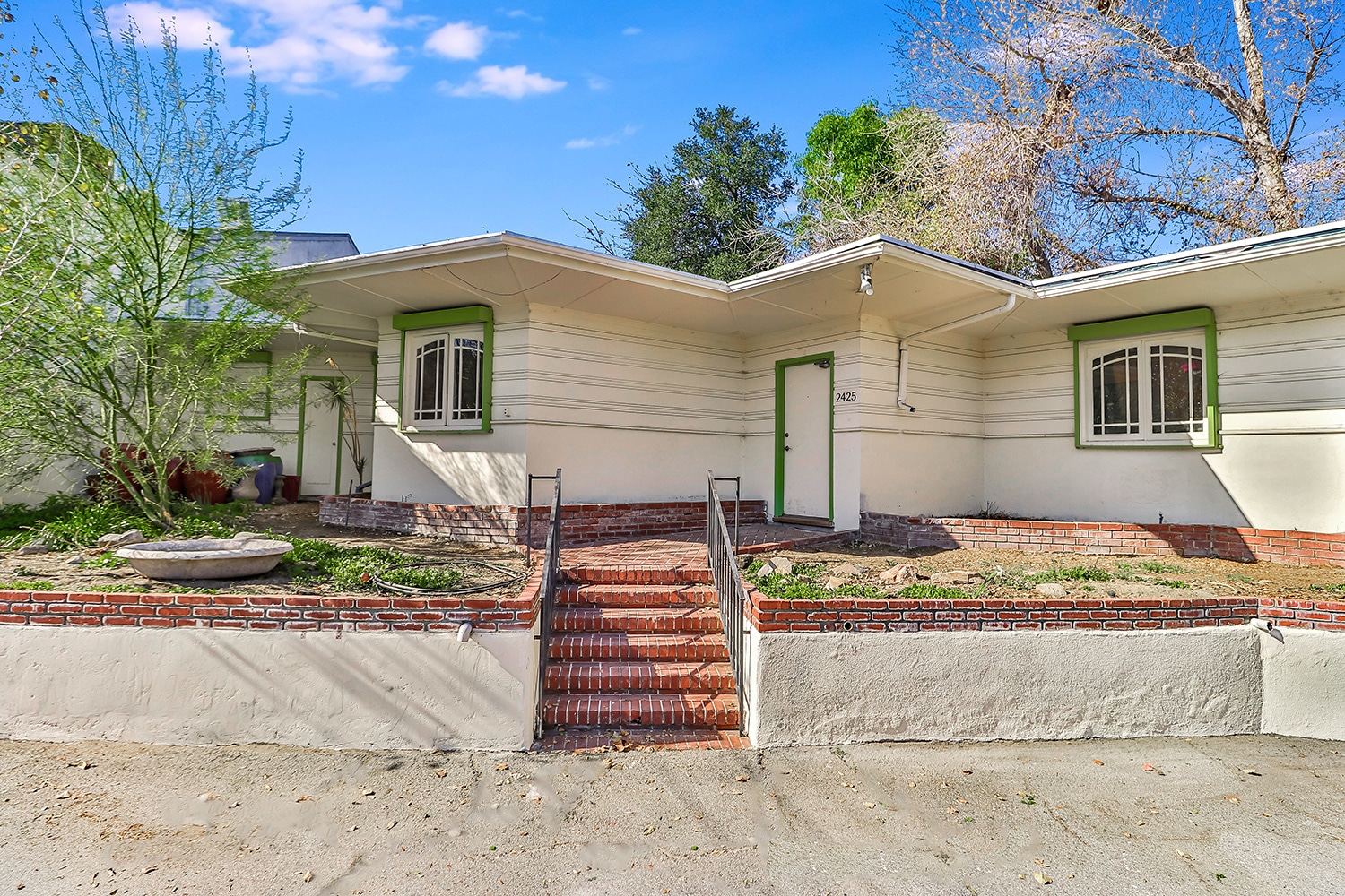 2425 Glover Pl, Los Angeles, CA à louer Photo intérieure- Image 1 de 32