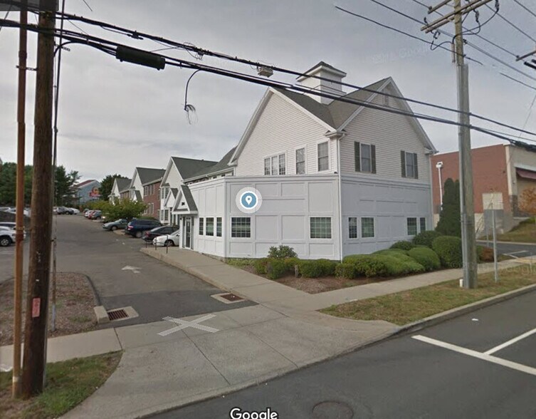 204 Cherry St, Milford, CT à vendre - Photo du bâtiment - Image 3 de 3