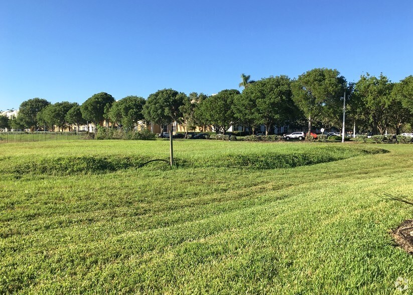 Miramar Pky, Miramar, FL à louer - Photo du bâtiment - Image 3 de 4