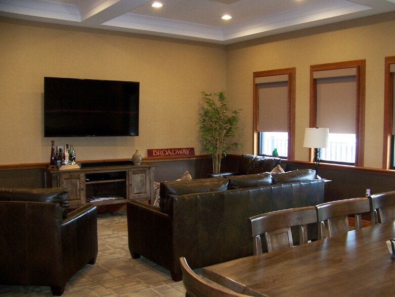 208 Russell Pl, Hackensack, NJ for sale - Interior Photo - Image 3 of 8