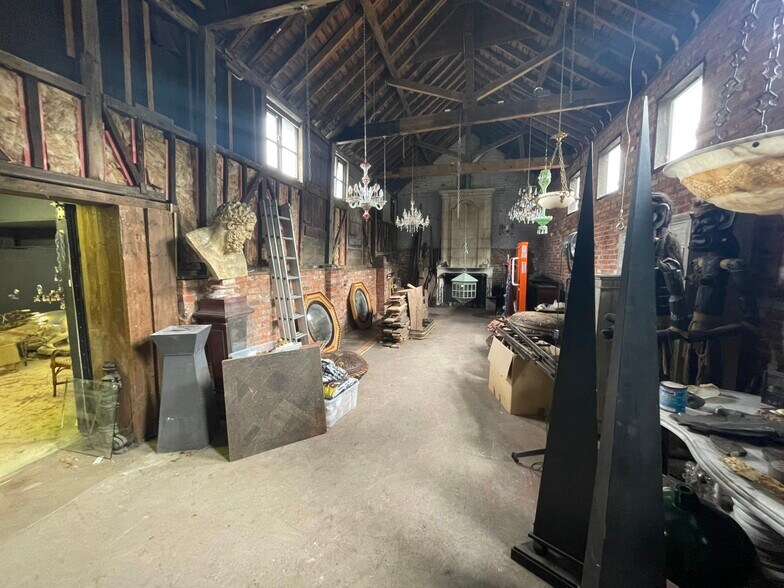 Rear of 38-40 High Street, Bagshot à louer - Photo intérieure - Image 1 de 7