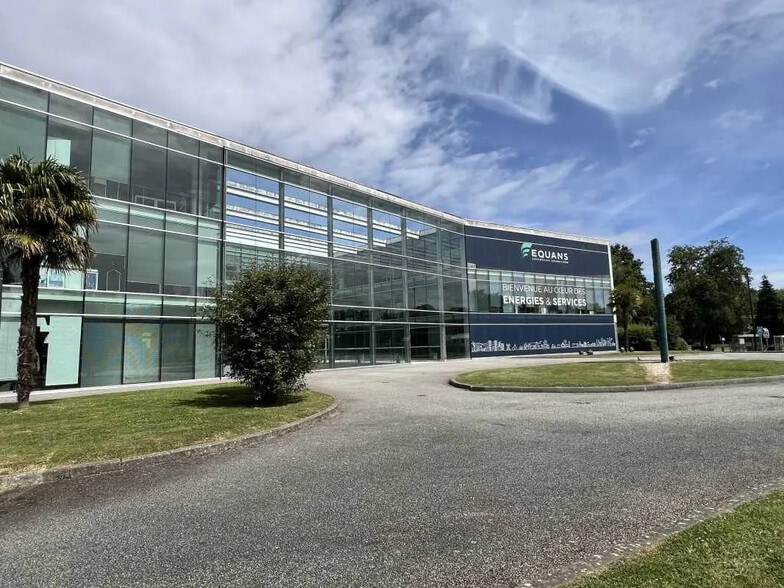 1 Avenue Eugène Freyssinet, Guyancourt à louer - Photo principale - Image 1 de 1