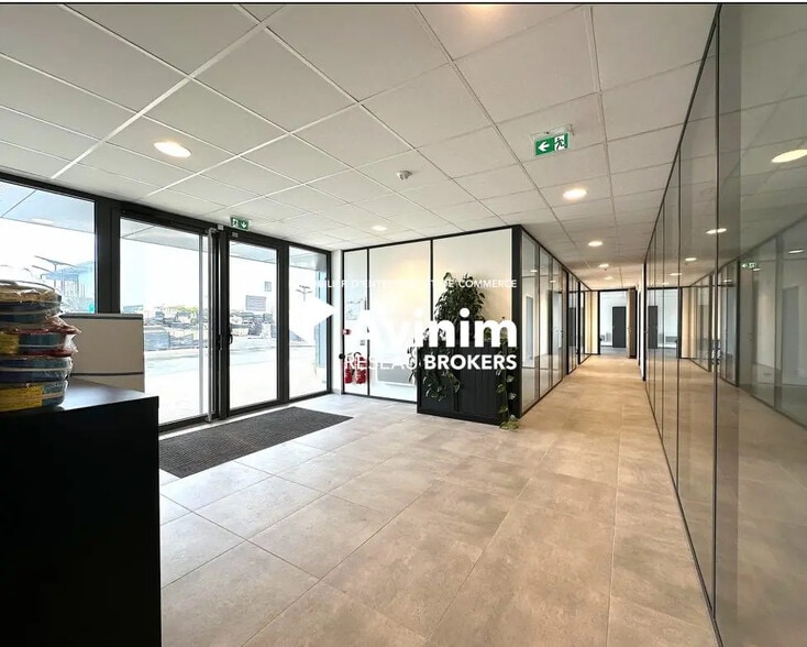 Industrial in Meaux for lease - Building Photo - Image 2 of 16