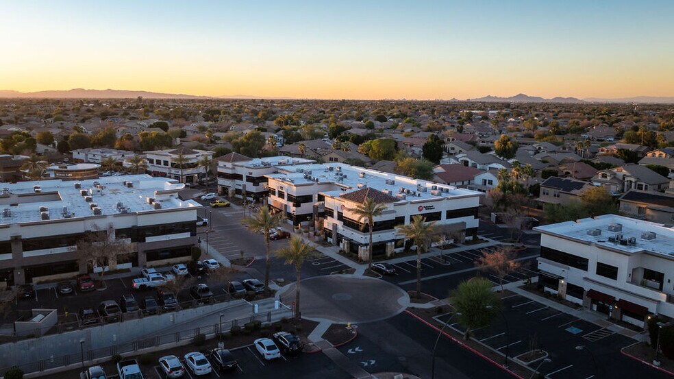 1482 E Williams Field Rd, Gilbert, AZ à louer - Photo du bâtiment - Image 2 de 44