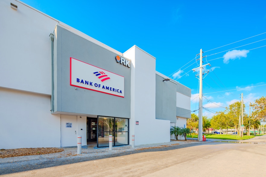 801 E Hallandale Beach Blvd, Hallandale Beach, FL for lease - Building Photo - Image 2 of 3