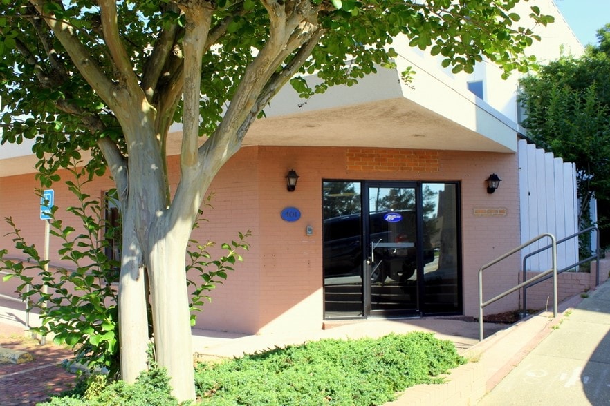 401 N Baylen St, Pensacola, FL à louer - Photo du bâtiment - Image 3 de 15