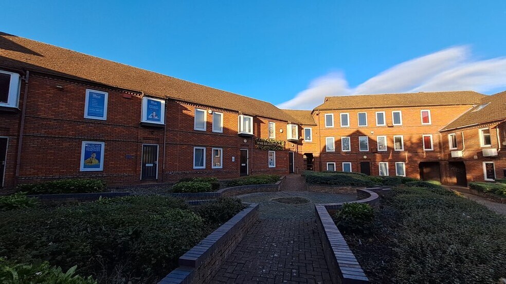 14 The Green, Newport Pagnell à louer - Photo du bâtiment - Image 3 de 6