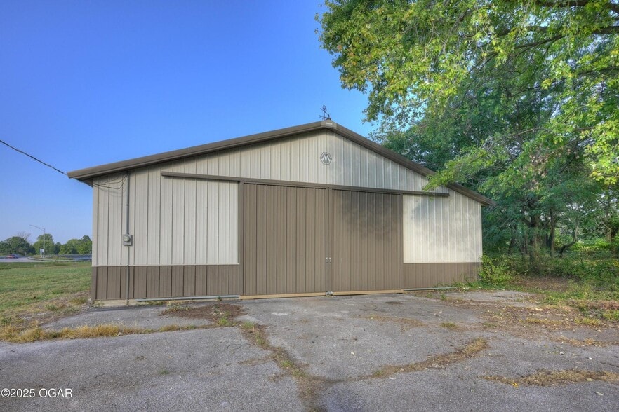 1373 W Fairview Ave, Carthage, MO for sale - Building Photo - Image 3 of 19