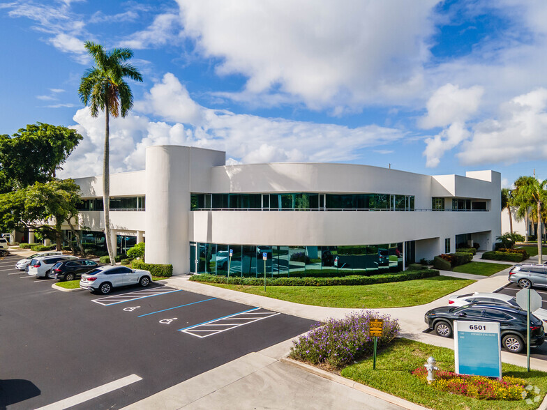 6501 Park of Commerce Blvd NW, Boca Raton, FL for lease - Primary Photo - Image 1 of 8