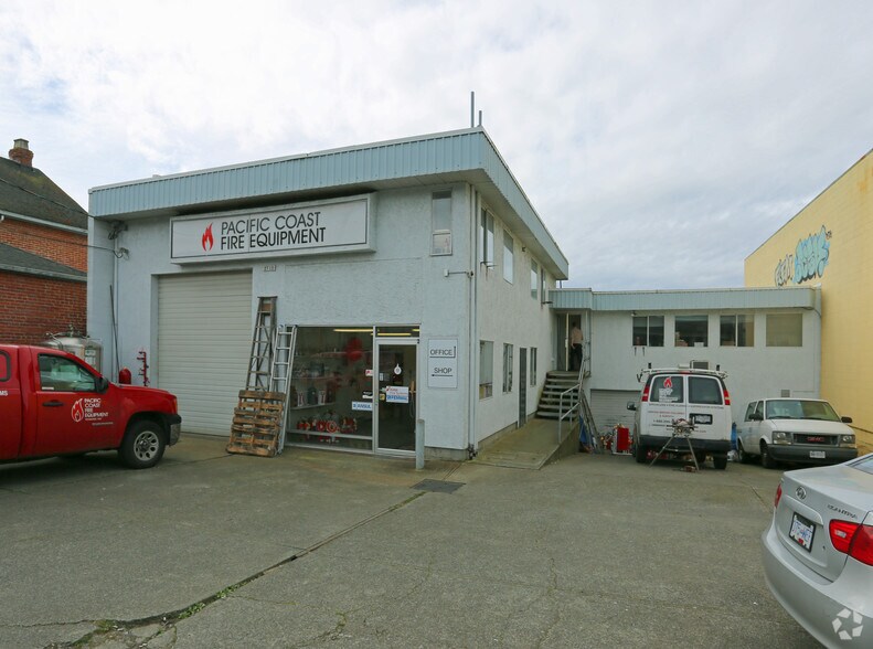 2712 Rock Bay Ave, Victoria, BC à vendre - Photo principale - Image 1 de 1