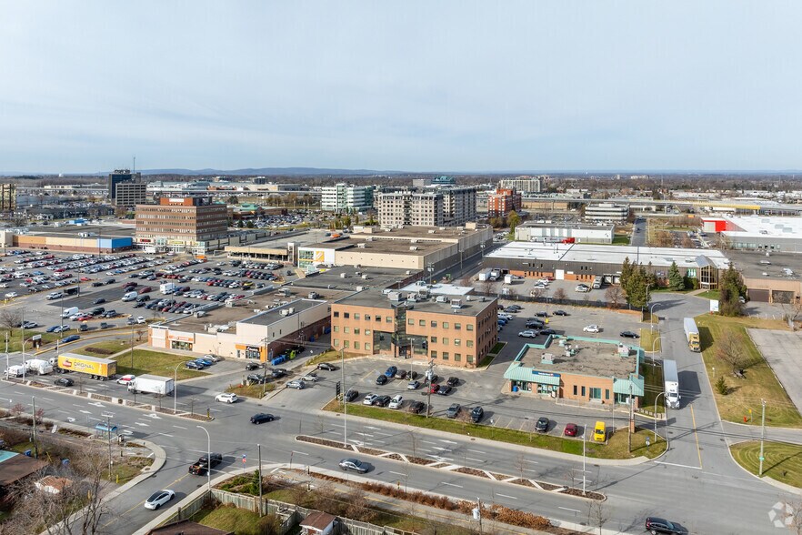 181 Boul Hymus, Pointe-claire, QC à louer - Aérien - Image 2 de 3