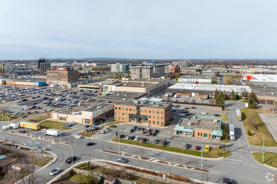 181 Boul Hymus, Pointe-claire, QC à louer - Aérien - Image 2 de 4